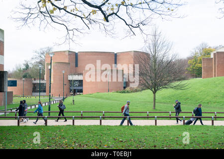 Fotos der außerhalb der öffentlichen Bereiche und Gebäude an der Universität von Sussex in Brighton Stockfoto