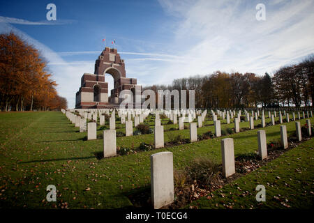 Die Theipval Gedenkstaette erinnert an mehr als 72.000 Soldaten, die auf dem Sektor der Somme gestorben vor dem 20. März 1918 und haben keine bekannten Gräber. Stockfoto
