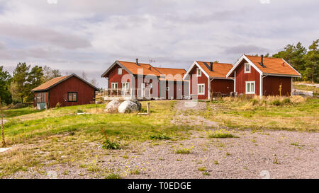 Traditionelles rotes Holz- Ferienwohnungen in Schweden Europa Stockfoto