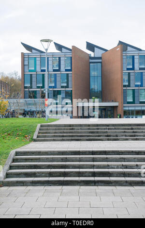 Fotos der außerhalb der öffentlichen Bereiche und Gebäude an der Universität von Sussex in Brighton Stockfoto