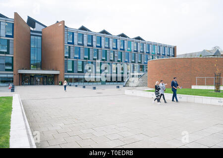 Fotos der außerhalb der öffentlichen Bereiche und Gebäude an der Universität von Sussex in Brighton Stockfoto