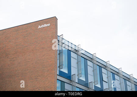 Fotos der außerhalb der öffentlichen Bereiche und Gebäude an der Universität von Sussex in Brighton Stockfoto