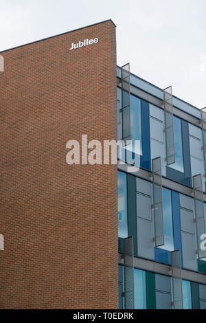 Fotos der außerhalb der öffentlichen Bereiche und Gebäude an der Universität von Sussex in Brighton Stockfoto