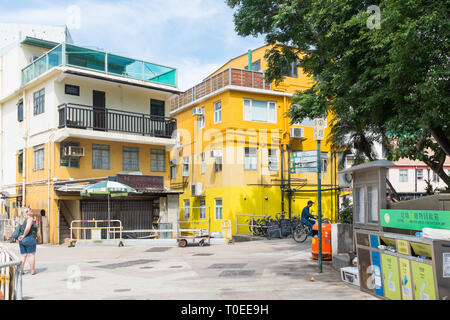 Farbenfrohe Gebäude auf der kleinen Insel Hong Kong von Peng Chau Stockfoto