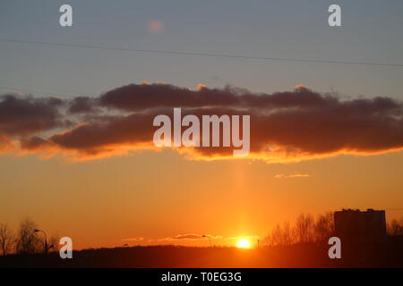 Schöne Landschaft Foto vom Sonnenuntergang in die Stadt Moskau an einem sonnigen Tag Stockfoto