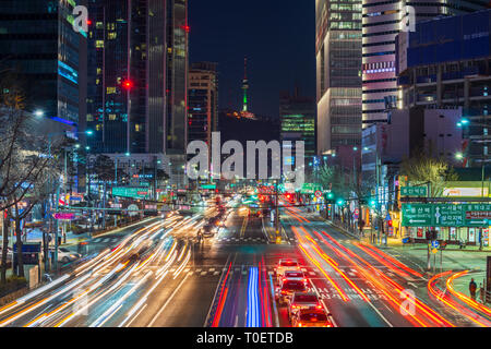 Stadtbild bei Nacht in Seoul, Südkorea. Stockfoto