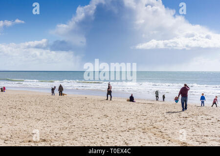 Bournemouth Strand am Sonntag, 17. März 2019. Menschen. Dorset, England, Großbritannien Stockfoto