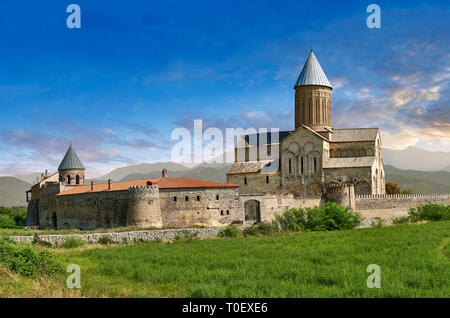 Fotos & Bilder der mittelalterlichen Kathedrale Alaverdi St George & Klosteranlage, die aus dem 11. Jahrhundert, in der Nähe von Telavi, Georgien (Land). Bei 50 Meter hoch Stockfoto