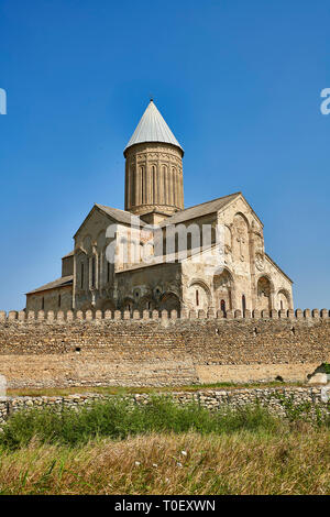 Fotos & Bilder der mittelalterlichen Kathedrale Alaverdi St George & Klosteranlage, die aus dem 11. Jahrhundert, in der Nähe von Telavi, Georgien (Land). Bei 50 Meter hoch Stockfoto