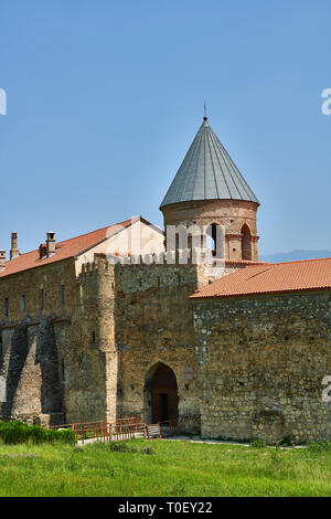 Fotos und Bilder von den Wänden und Tor haus der mittelalterlichen Kathedrale Alaverdi St George & Klosteranlage, die aus dem 11. Jahrhundert, in der Nähe von Telavi, Georgien (Co Stockfoto