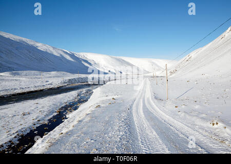 Fluss Avon, Winter im Glen Avon, Cairngorms, Scotlasnd, UK. Stockfoto