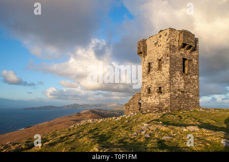 Dursey Island, Cork, Irland. 29. April 2015. Das Signal Tower auf dursey Island, Co Cork, Irland war als Kommunikationssystem während der Nap verwendet Stockfoto