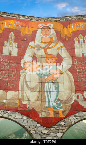 Die sozialistische Kunst des Vertrags von Georgievsk oder Freundschaft Denkmal auf die georgische Armee Highway Jvari, Gudauri, Georgien (Land) Stockfoto