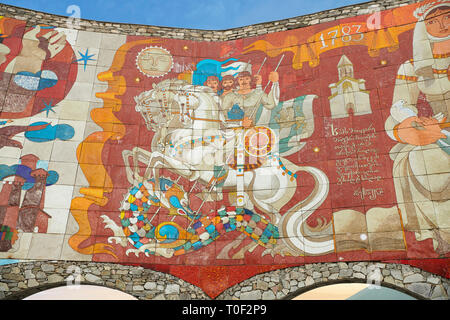 Die sozialistische Kunst des Vertrags von Georgievsk oder Freundschaft Denkmal auf die georgische Armee Highway Jvari, Gudauri, Georgien (Land) Stockfoto