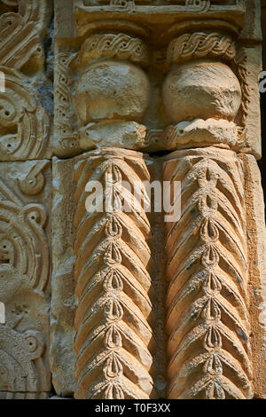 Bilder der Erzengel georgisch-orthodoxen Kirche georgianische Fassade relief Steinmetzarbeiten des Südens Tür, 10. Jahrhundert, Krikhi, Georgien Stockfoto