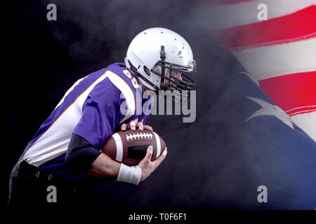 American Footballer laufen schnell Stockfoto