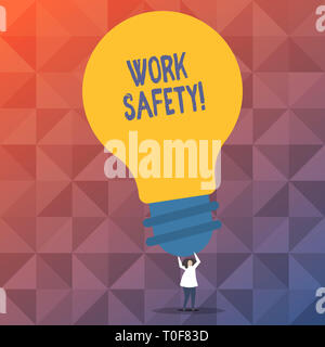 Handschrift Text schreiben Arbeit Sicherheit. Konzeptionelle foto Strategien und Verfahren zur Gewährleistung der Gesundheit der Beschäftigten Person stehen und Heben ein Stockfoto