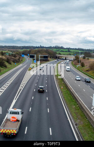 Ausfahrt 32 der M1 Rotherham geht es in den Süden nach London links hier mit der M18 nach Norden in Richtung Doncaster und darüber hinaus Stockfoto