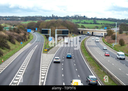 Ausfahrt 32 der M1 Rotherham geht es in den Süden nach London links hier mit der M18 nach Norden in Richtung Doncaster und darüber hinaus Stockfoto
