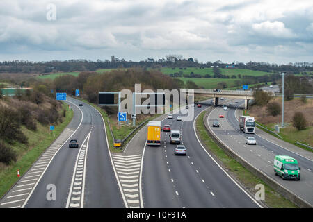 Ausfahrt 32 der M1 Rotherham geht es in den Süden nach London links hier mit der M18 nach Norden in Richtung Doncaster und darüber hinaus Stockfoto