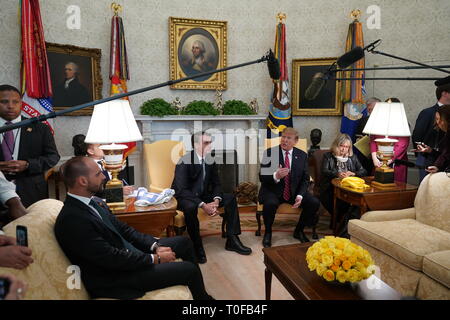 März 19, 2019, Washington, DC, USA: United States President Donald J. Trumpf trifft sich mit Präsident Jair Bolsonaro Brasiliens im Weißen Haus. Quelle: Chris Kleponis/Pool über CNP | Verwendung weltweit Stockfoto