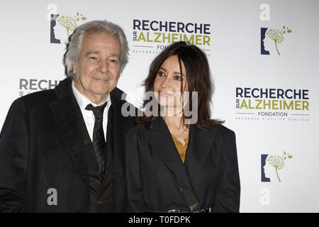 Paris, Frankreich. 18 Mär, 2019. Schauspieler Pierre Arditi und Evelyne Bouix nehmen an der XIV. Charity Gala gegen die Alzheimer Krankheit am Olympia am 18. März 2019 in Paris, Frankreich. Quelle: Bernard Menigault/Alamy leben Nachrichten Stockfoto