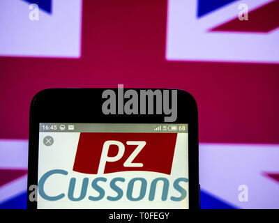 In der Ukraine. 19 Mär, 2019. PZ Cussons plc Firmenlogo gesehen auf einem Smartphone angezeigt. Quelle: Igor Golovniov/SOPA Images/ZUMA Draht/Alamy leben Nachrichten Stockfoto