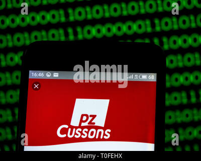 In der Ukraine. 19 Mär, 2019. PZ Cussons plc Firmenlogo gesehen auf einem Smartphone angezeigt. Quelle: Igor Golovniov/SOPA Images/ZUMA Draht/Alamy leben Nachrichten Stockfoto