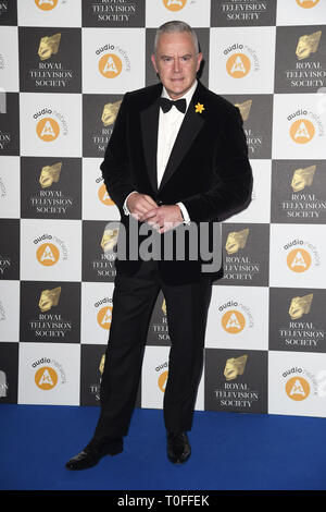 LONDON, GROSSBRITANNIEN. März 19, 2019: Huw Edwards für die Royal Television Society Awards 2019 im Grosvenor House Hotel, London anreisen. Bild: Steve Vas/Featureflash Credit: Paul Smith/Alamy leben Nachrichten Stockfoto