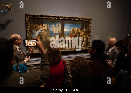 Washington, DC, USA. 19 Mär, 2019. Menschen besuchen die Ausstellung mit dem Titel "Tintoretto: Künstler der Renaissance Venedig" während einer Media Vorschau an der National Gallery in Washington, DC, USA, am 19. März 2019. Die Ausstellung wird in der Galerie Kick off am 24. März. Quelle: Liu Jie/Xinhua/Alamy leben Nachrichten Stockfoto