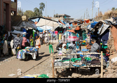 Bahir Dar, Äthiopien, 14. Februar 2015: Markt Szene in Bahir Dar, wo Güter aller Art zum Verkauf angeboten werden, Stockfoto