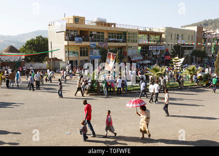 Gonder, Äthiopien, 18. Februar 2015: Einheimische feiern die Timkat Festival in der Stadt Gonder, die wichtige Äthiopische Orthodoxe Feier der Epipha Stockfoto