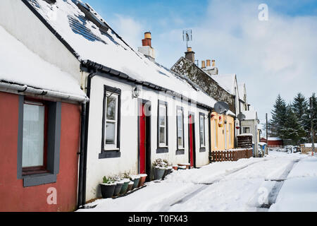 Reihe von Scottish Cottages. Leadhills Dorf am frühen Morgen Schnee. Scotlands zweite höchste Dorf. South Lanarkshire, Schottland Stockfoto