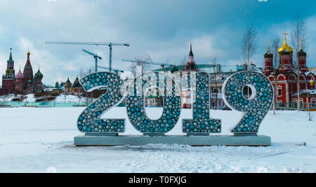 2019 Symbol auf dem Hintergrund der Kreml Stockfoto