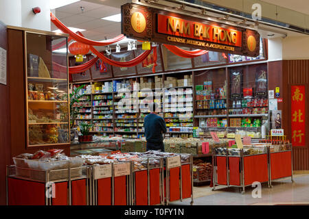 Innenraum eines traditionellen chinesischen Medizin Shop in Richmond, Vancouver, British Columbia, Kanada Stockfoto