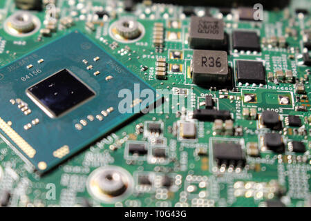 Detailansicht auf Laptop Motherboard und Komponenten. Prozessor oder CPU als sein Gehirn. Stockfoto