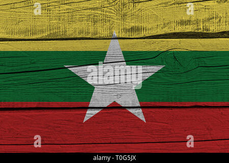 Myanmar Flagge auf alten Laufbelag gemalt. Patriotischen Hintergrund. Nationalflagge von Myanmar Stockfoto