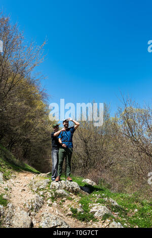 Senior Vater und Sohn enjoining die Zeit im Freien Stockfoto