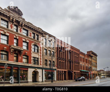 Binghamton, New York, USA. März 16, 2019. Downtown Binghamton an einem ruhigen bedeckt Wochenende Morgen Stockfoto