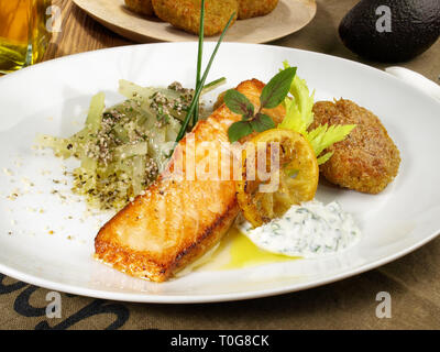 Lachs - Fischfilet mit Quinoa und Omega 3 Stockfoto