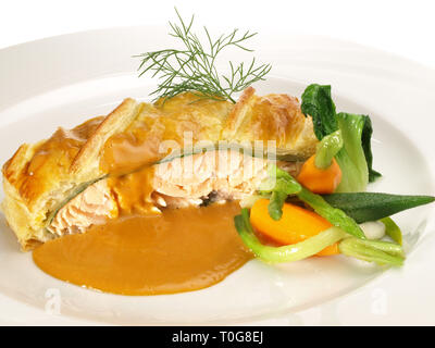 Lachs Fisch Filet in Blätterteig Stockfoto