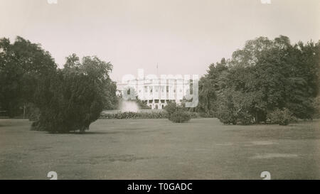 Antike c 1920 Foto, das Weiße Haus aus dem Süden Rasen in Washington, DC. Quelle: original Foto Stockfoto