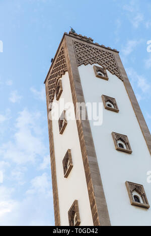 Moschee Turm in Agadir, Marokko, Ansicht von unten Stockfoto