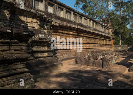 Sandsteinmauer detail bei Ta Keo Khmer Tempel in Angkor in Siem Reap, Kambodscha. Stockfoto