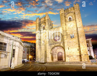 Kathedrale von Lissabon bei Sonnenuntergang, Portugal Stockfoto