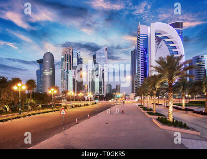 Skyline von Doha West Bay Center bei Sonnenaufgang, Katar Stockfoto