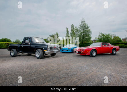 80 s American blue collar Icons, 89 Camaro, 81 Camaro und 84 Chevy C10 Lkw Stockfoto