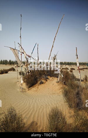 Votivflaggen - Grabbeigabe - Imam Asim mazar oder Mausoleum Area - Taklamakan Desert. Hotan-Xingjiang-China-0055 Stockfoto
