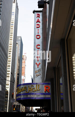 Das Zeichen in der Radio City Music Hall in New York City, USA. Stockfoto