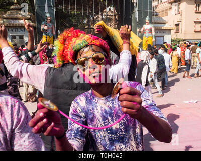 Feier der Holi Festival, Mathura, Uttar Pradesh, Indien 2019 Stockfoto